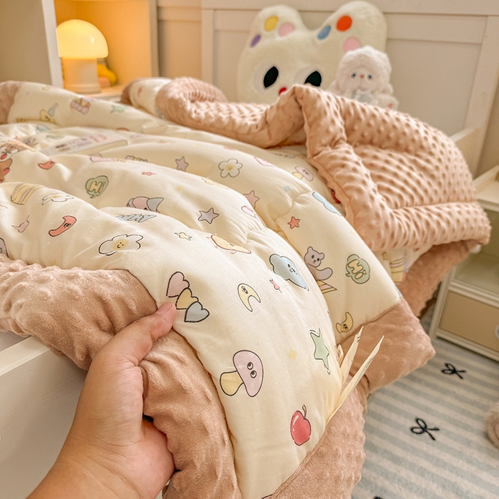 91家纺网 家纺一手货源 找家纺 （总）梦依依 2025新款全棉小清新卡通印花系列儿童豆豆被子被芯