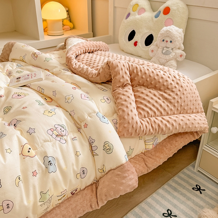 91家纺网 家纺一手货源 找家纺 （总）梦依依 2025新款全棉小清新卡通印花系列儿童豆豆被子被芯