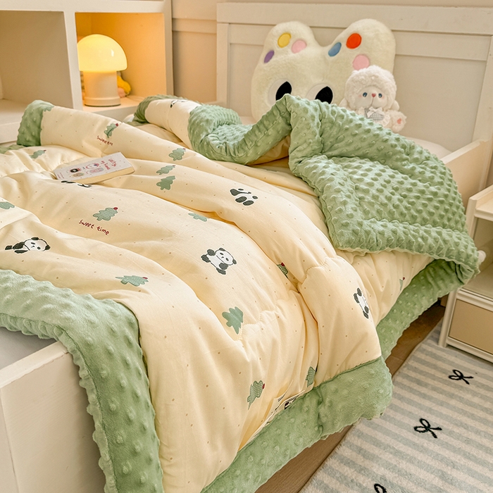 91家纺网 家纺一手货源 找家纺 梦依依 2025新款全棉小清新卡通印花系列儿童豆豆被子被芯 一体款-熊猫森林