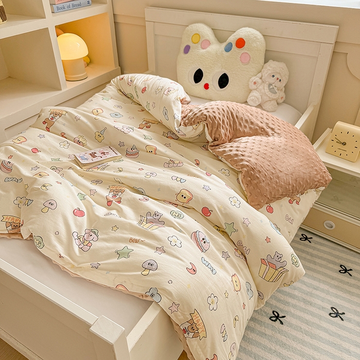 91家纺网 家纺一手货源 找家纺 （总）梦依依 2025新款全棉小清新卡通印花系列儿童豆豆被子被芯