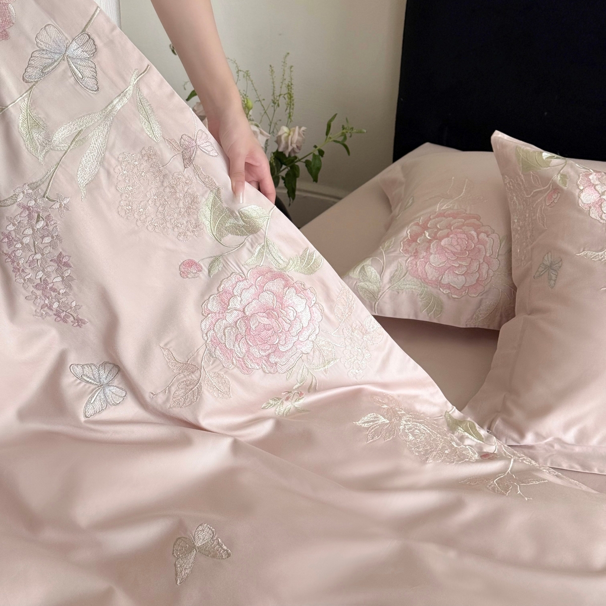 91家纺网 家纺一手货源 找家纺 （总）鹿班家居 2025新款100S长绒棉纯棉精密刺绣四件套-云间拾梦（标准会员-20元）