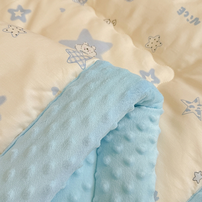 91家纺网 家纺一手货源 找家纺 梦依依 2025新款全棉小清新卡通印花系列儿童豆豆被子被芯 一体款-星仔