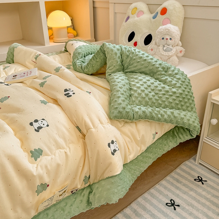 91家纺网 家纺一手货源 找家纺 梦依依 2025新款全棉小清新卡通印花系列儿童豆豆被子被芯 一体款-熊猫森林