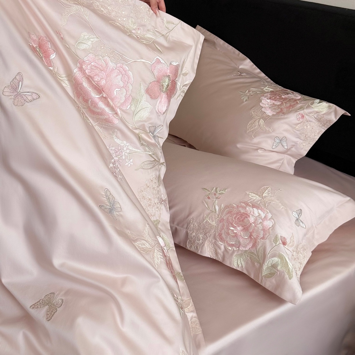 91家纺网 家纺一手货源 找家纺 （总）鹿班家居 2025新款100S长绒棉纯棉精密刺绣四件套-云间拾梦（标准会员-20元）