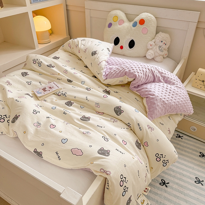 91家纺网 家纺一手货源 找家纺 （总）梦依依 2025新款全棉小清新卡通印花系列儿童豆豆被子被芯