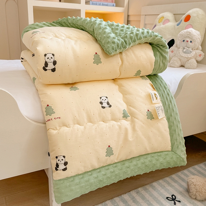 91家纺网 家纺一手货源 找家纺 梦依依 2025新款全棉小清新卡通印花系列儿童豆豆被子被芯 一体款-熊猫森林