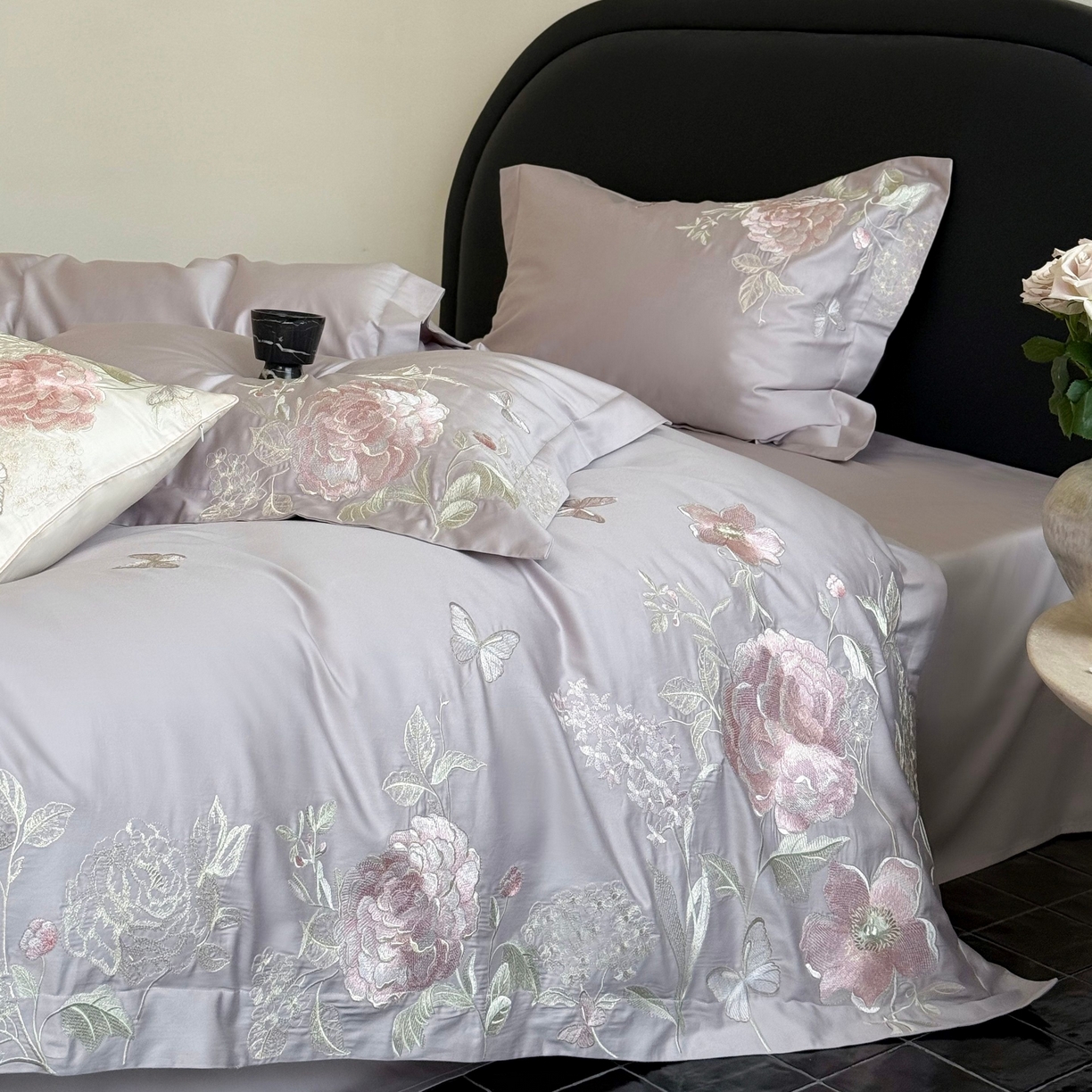 91家纺网 家纺一手货源 找家纺 （总）鹿班家居 2025新款100S长绒棉纯棉精密刺绣四件套-云间拾梦（标准会员-20元）