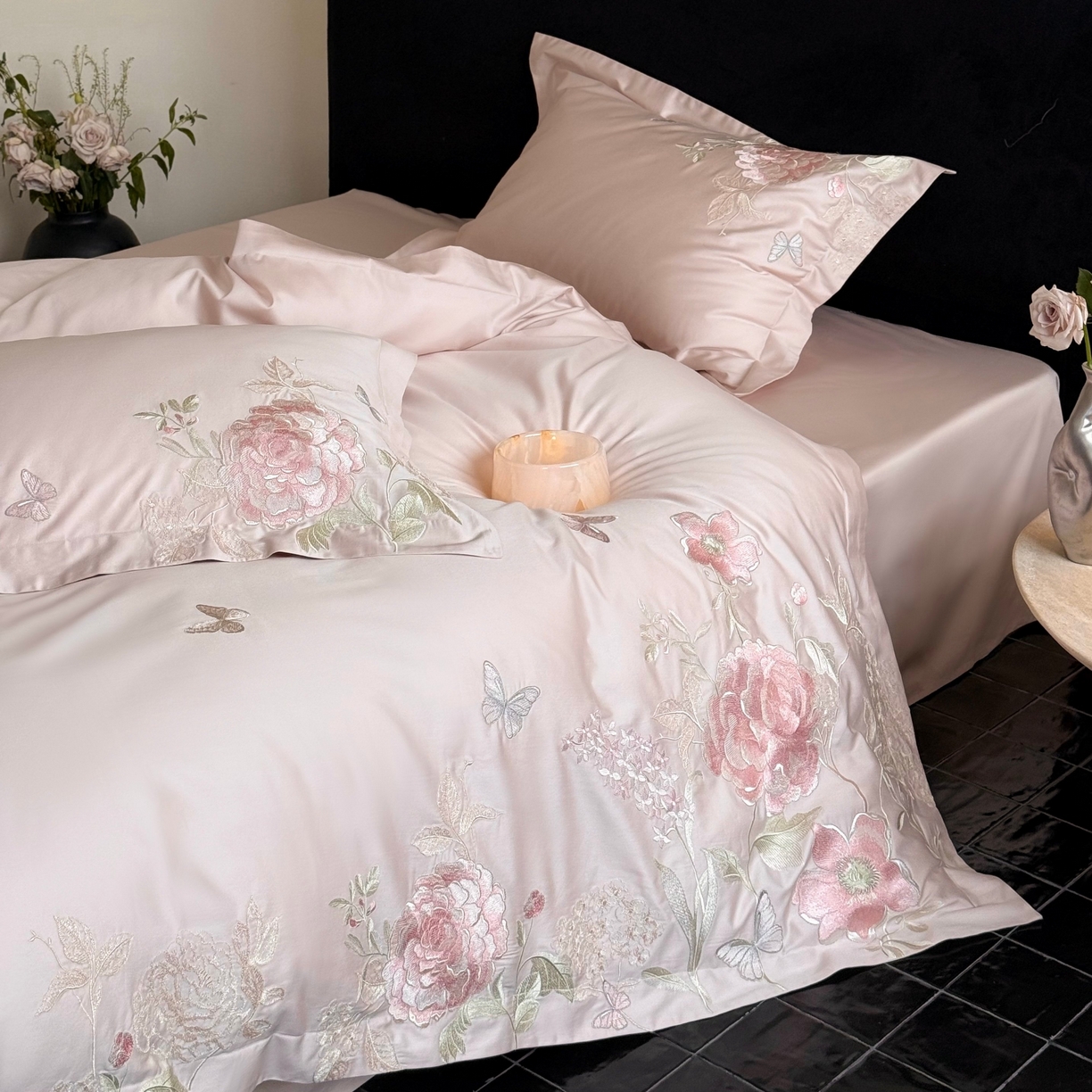 91家纺网 家纺一手货源 找家纺 鹿班家居 2025新款100S长绒棉纯棉精密刺绣四件套-云间拾梦（标准会员-20元） 云间拾梦-粉色