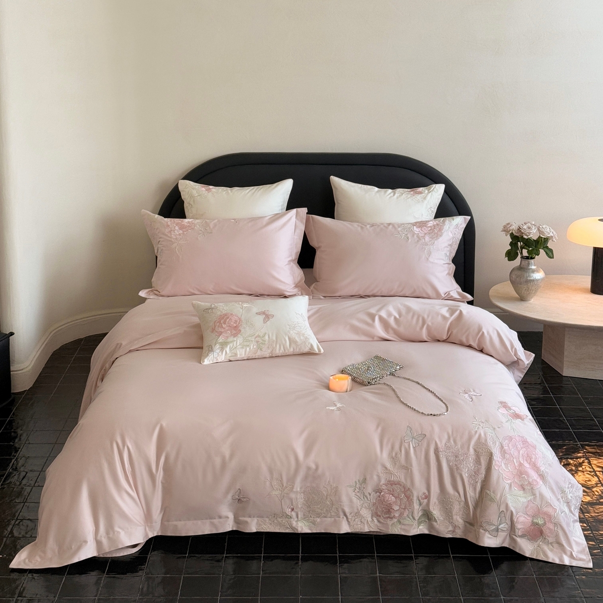 91家纺网 家纺一手货源 找家纺 鹿班家居 2025新款100S长绒棉纯棉精密刺绣四件套-云间拾梦（标准会员-20元） 云间拾梦-粉色