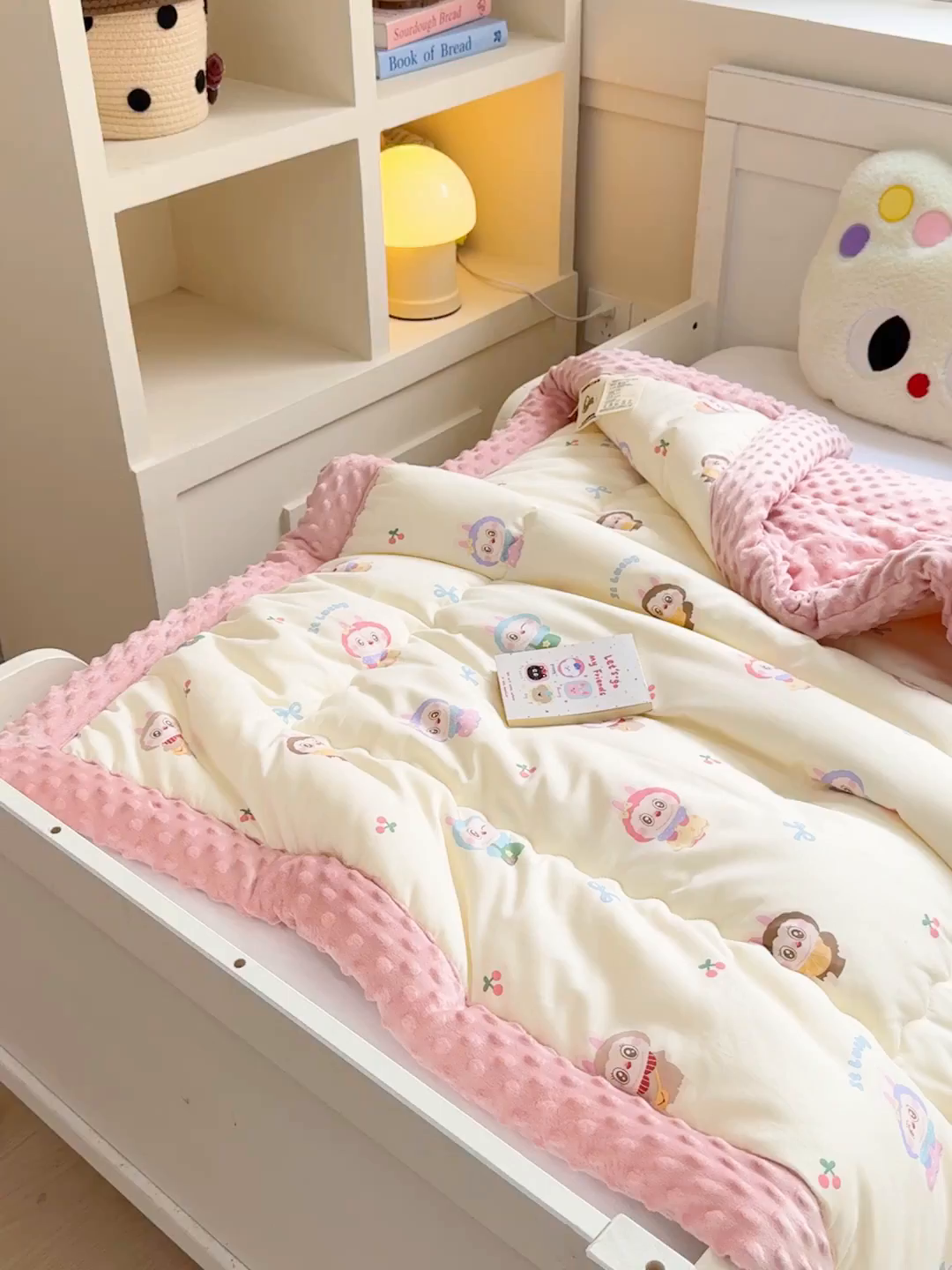 91家纺网 家纺一手货源 找家纺 梦依依 2025新款全棉小清新卡通印花系列儿童豆豆被子被芯 可拆卸款-大眼公仔