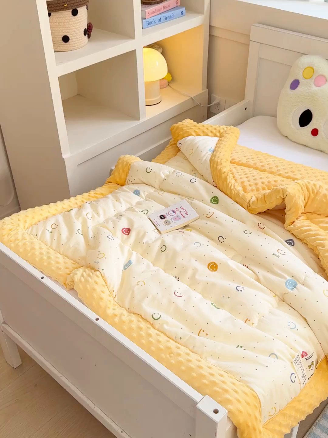 91家纺网 家纺一手货源 找家纺 梦依依 2025新款全棉小清新卡通印花系列儿童豆豆被子被芯 可拆卸款-多彩笑脸