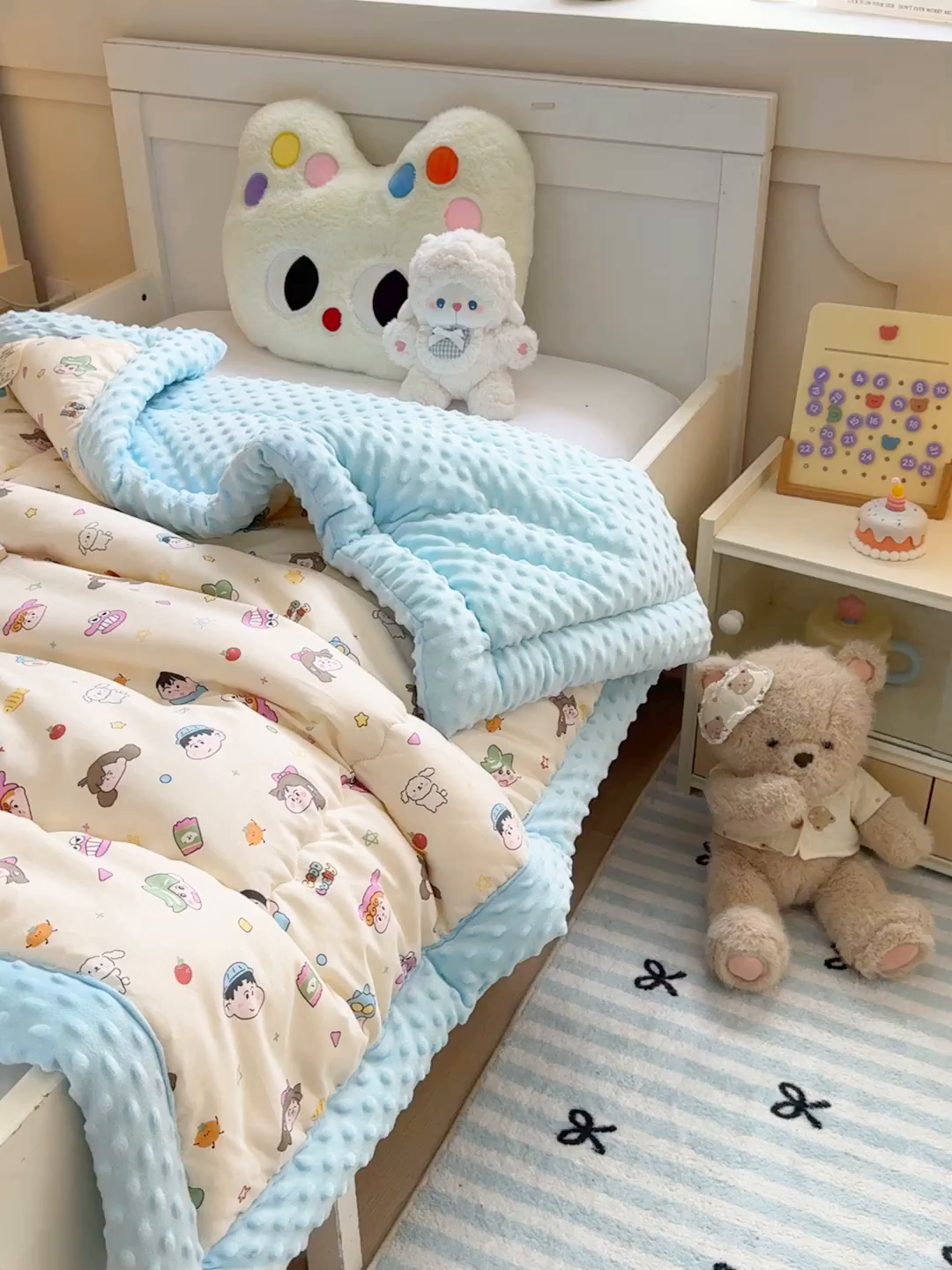 91家纺网 家纺一手货源 找家纺 梦依依 2025新款全棉小清新卡通印花系列儿童豆豆被子被芯 一体款-新新一家