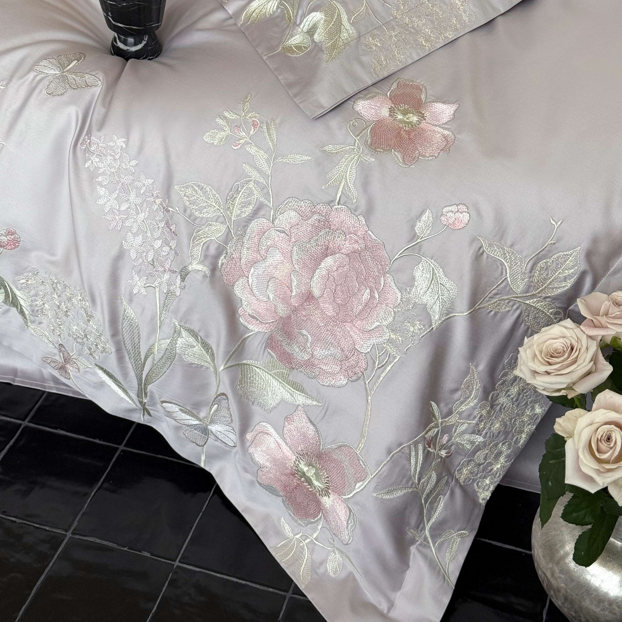 91家纺网 家纺一手货源 找家纺 鹿班家居 2025新款100S长绒棉纯棉精密刺绣四件套-云间拾梦（标准会员-20元） 云间拾梦-紫色