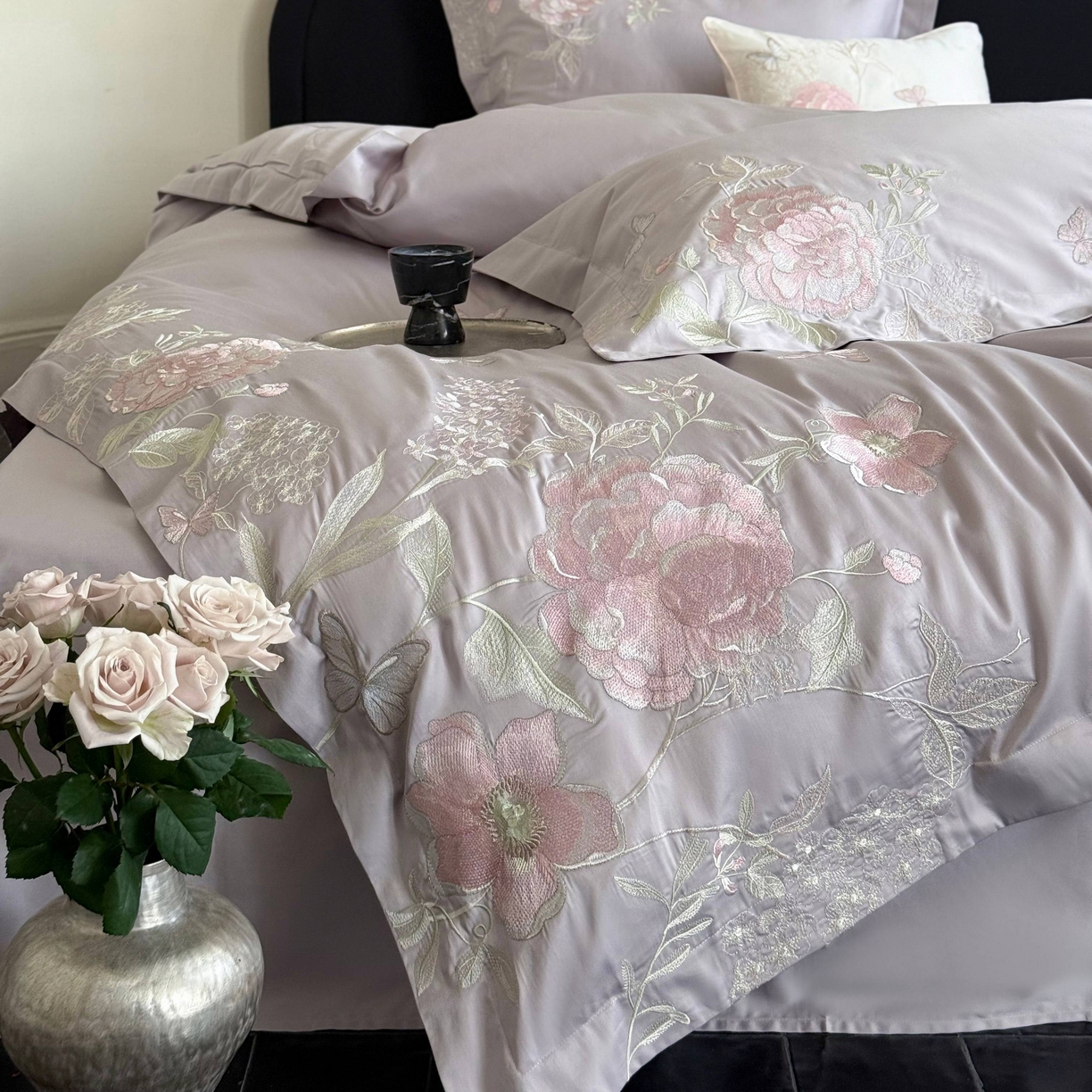 91家纺网 家纺一手货源 找家纺 鹿班家居 2025新款100S长绒棉纯棉精密刺绣四件套-云间拾梦（标准会员-20元） 云间拾梦-紫色