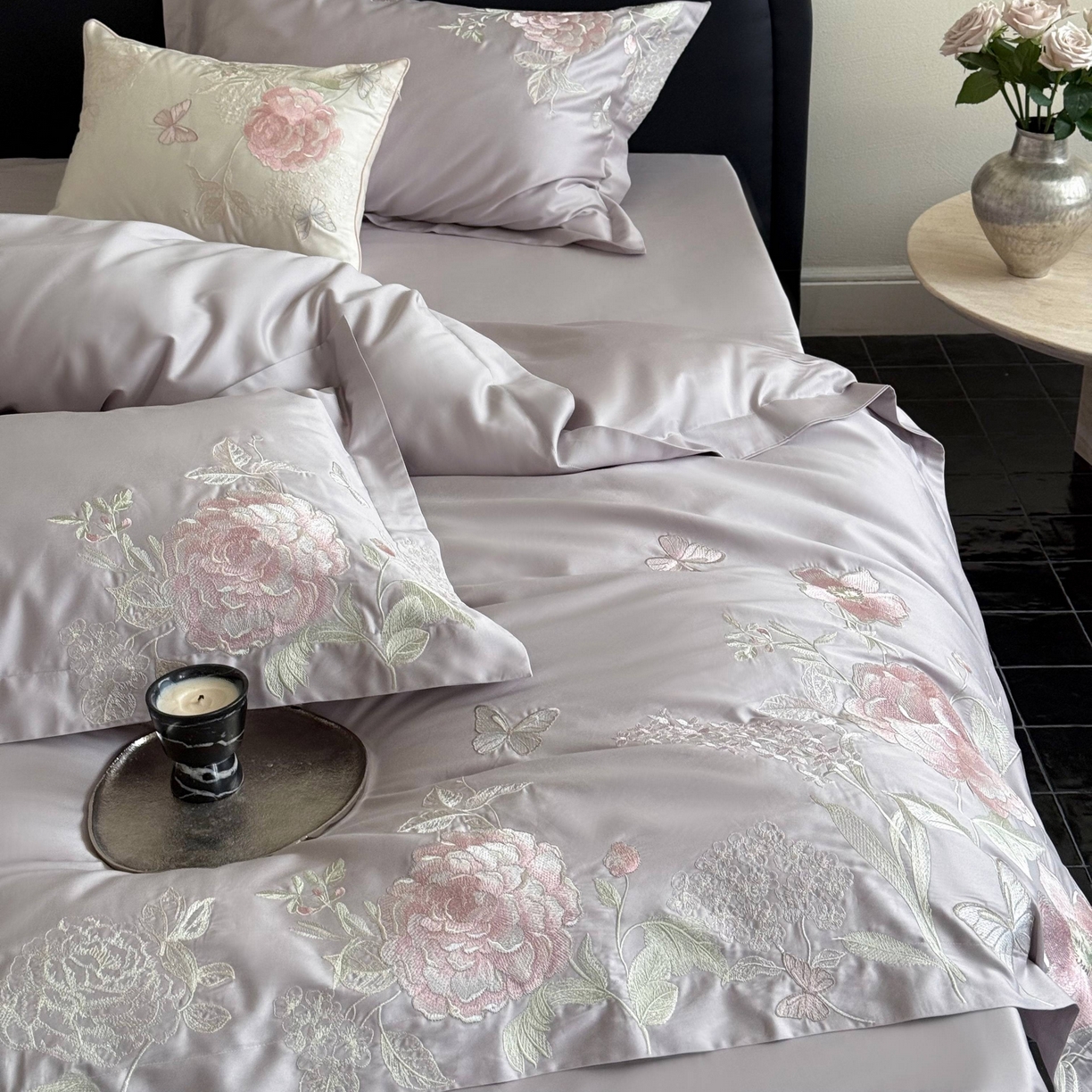 91家纺网 家纺一手货源 找家纺 鹿班家居 2025新款100S长绒棉纯棉精密刺绣四件套-云间拾梦（标准会员-20元） 云间拾梦-紫色