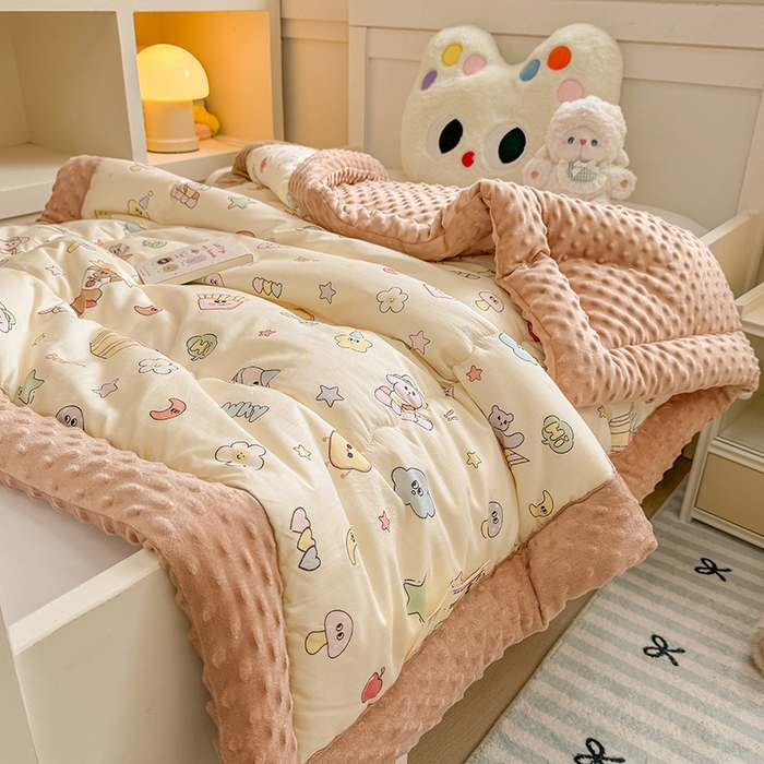 91家纺网 家纺一手货源 找家纺 （总）梦依依 2025新款全棉小清新卡通印花系列儿童豆豆被子被芯