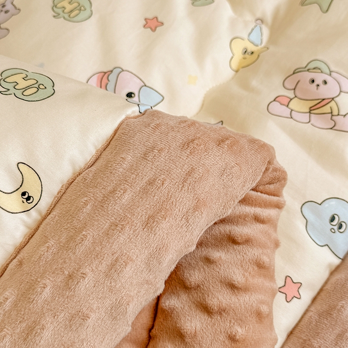 91家纺网 家纺一手货源 找家纺 （总）梦依依 2025新款全棉小清新卡通印花系列儿童豆豆被子被芯