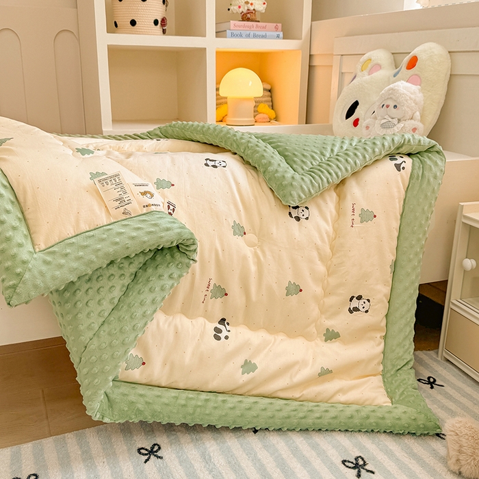 91家纺网 家纺一手货源 找家纺 梦依依 2025新款全棉小清新卡通印花系列儿童豆豆被子被芯 一体款-熊猫森林