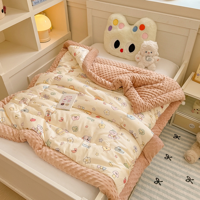 91家纺网 家纺一手货源 找家纺 （总）梦依依 2025新款全棉小清新卡通印花系列儿童豆豆被子被芯