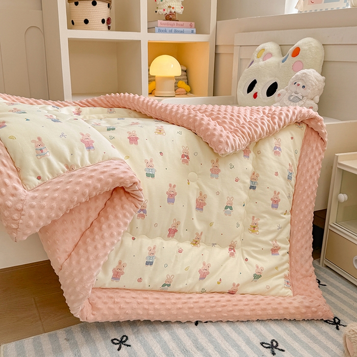 91家纺网 家纺一手货源 找家纺 梦依依 2025新款全棉小清新卡通印花系列儿童豆豆被子被芯 一体款-果冻兔
