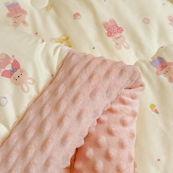 91家纺网 家纺一手货源 找家纺 梦依依 2025新款全棉小清新卡通印花系列儿童豆豆被子被芯 一体款-果冻兔