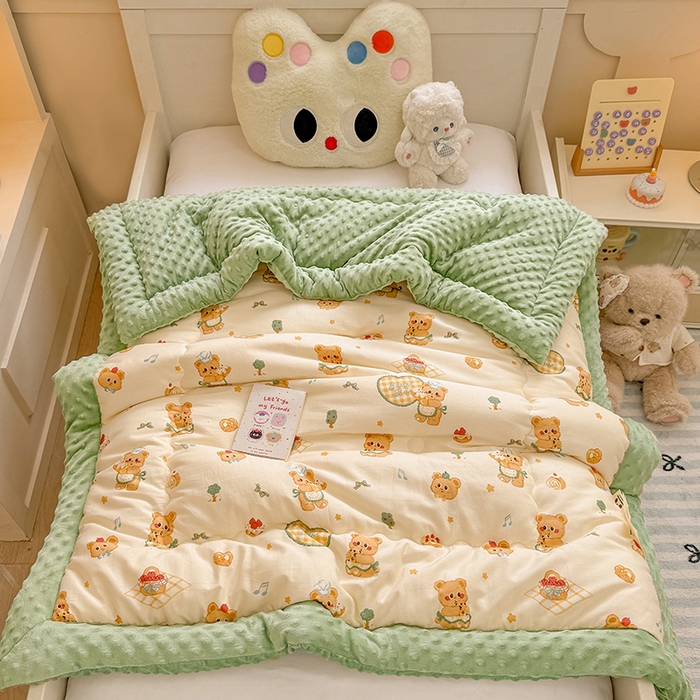 91家纺网 家纺一手货源 找家纺 梦依依 2025新款全棉小清新卡通印花系列儿童豆豆被子被芯 一体款-围裙小熊