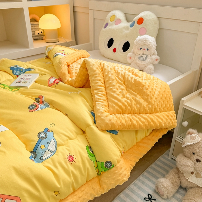 91家纺网 家纺一手货源 找家纺 梦依依 2025新款全棉小清新卡通印花系列儿童豆豆被子被芯 一体款-汽车世界