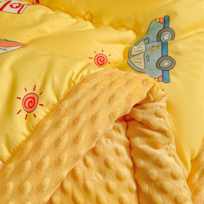 91家纺网 家纺一手货源 找家纺 梦依依 2025新款全棉小清新卡通印花系列儿童豆豆被子被芯 一体款-汽车世界