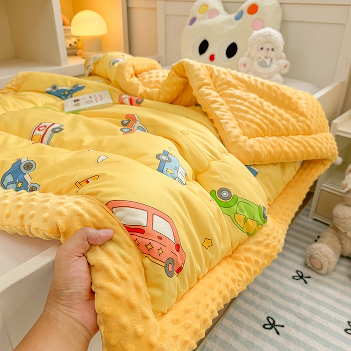 91家纺网 家纺一手货源 找家纺 梦依依 2025新款全棉小清新卡通印花系列儿童豆豆被子被芯 一体款-汽车世界