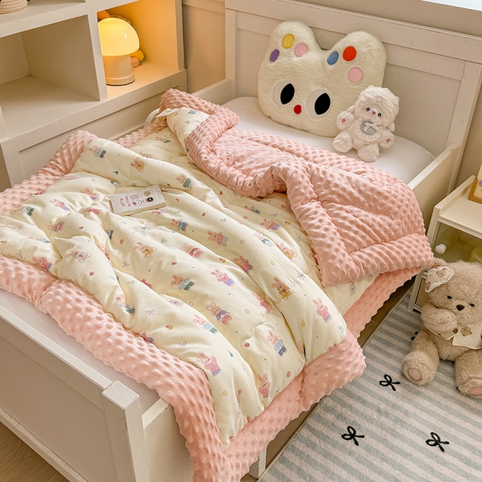 91家纺网 家纺一手货源 找家纺 梦依依 2025新款全棉小清新卡通印花系列儿童豆豆被子被芯 一体款-果冻兔