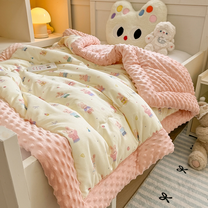 91家纺网 家纺一手货源 找家纺 梦依依 2025新款全棉小清新卡通印花系列儿童豆豆被子被芯 一体款-果冻兔