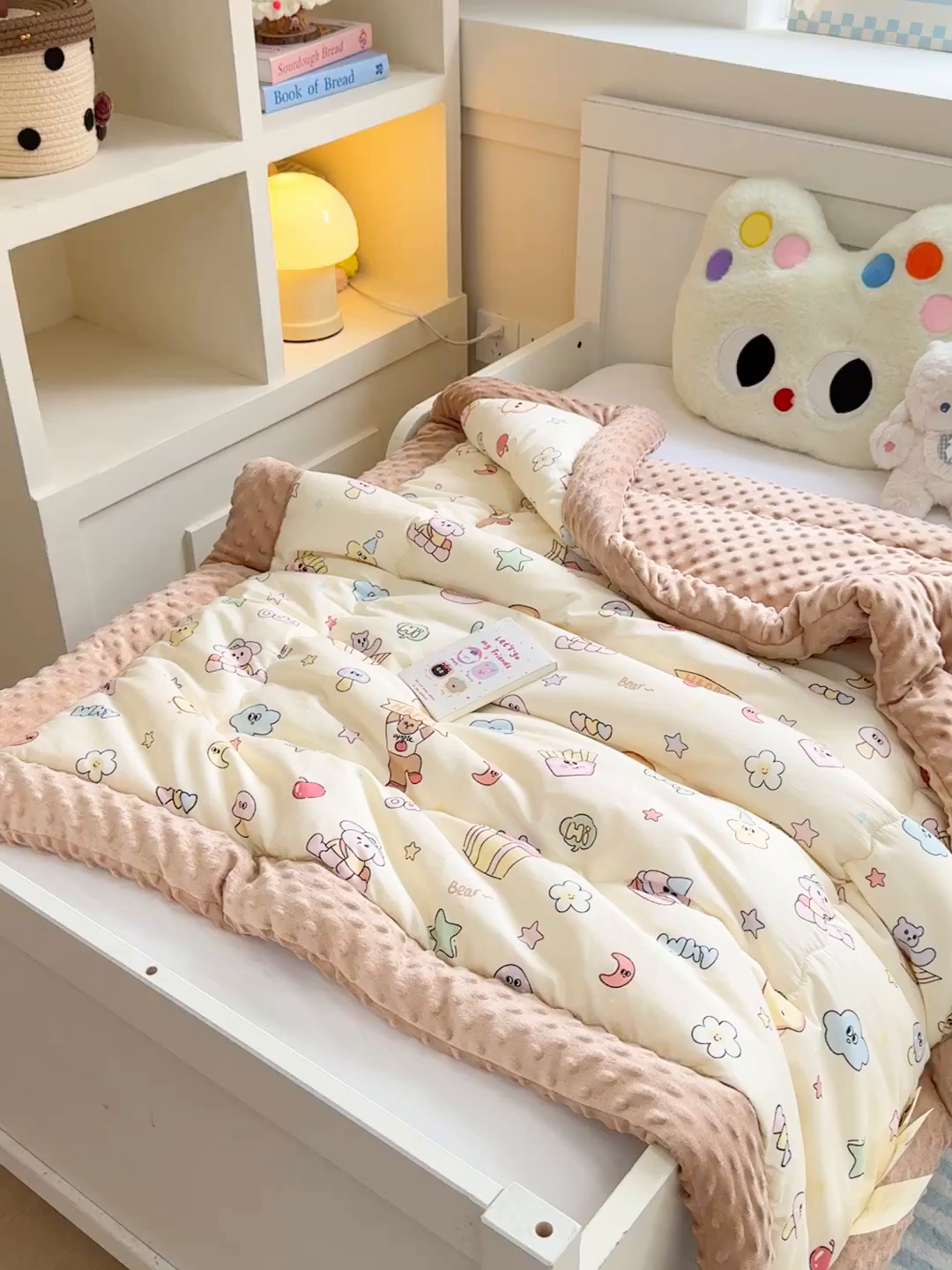 91家纺网 家纺一手货源 找家纺 梦依依 2025新款全棉小清新卡通印花系列儿童豆豆被子被芯 可拆卸款-爱豆熊