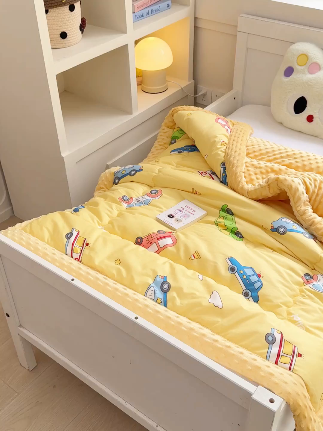 91家纺网 家纺一手货源 找家纺 梦依依 2025新款全棉小清新卡通印花系列儿童豆豆被子被芯 一体款-汽车世界