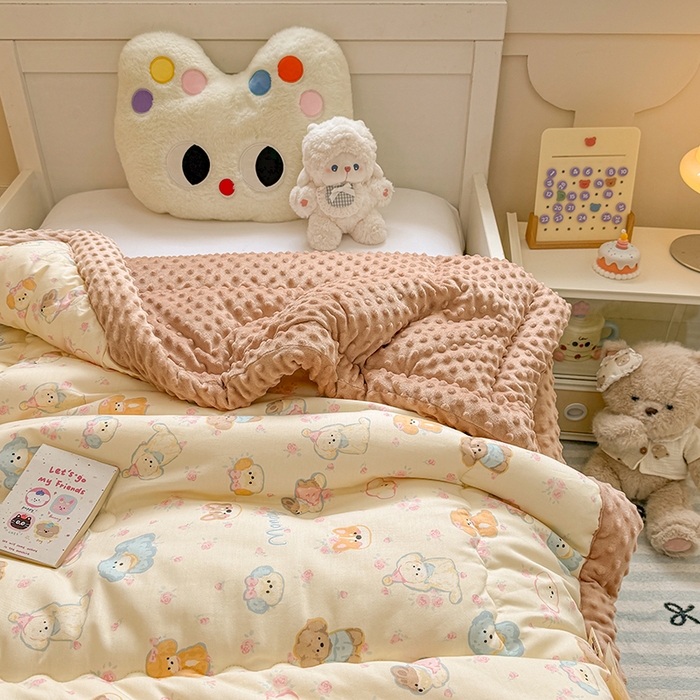 91家纺网 家纺一手货源 找家纺 梦依依 2025新款全棉小清新卡通印花系列儿童豆豆被子被芯 一体款-狗狗家族