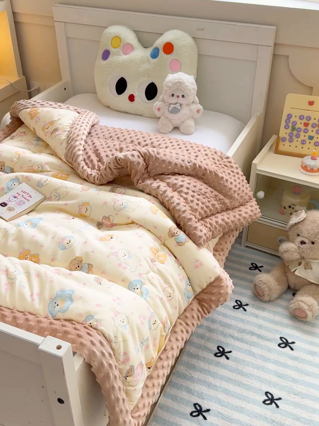 91家纺网 家纺一手货源 找家纺 梦依依 2025新款全棉小清新卡通印花系列儿童豆豆被子被芯 一体款-狗狗家族
