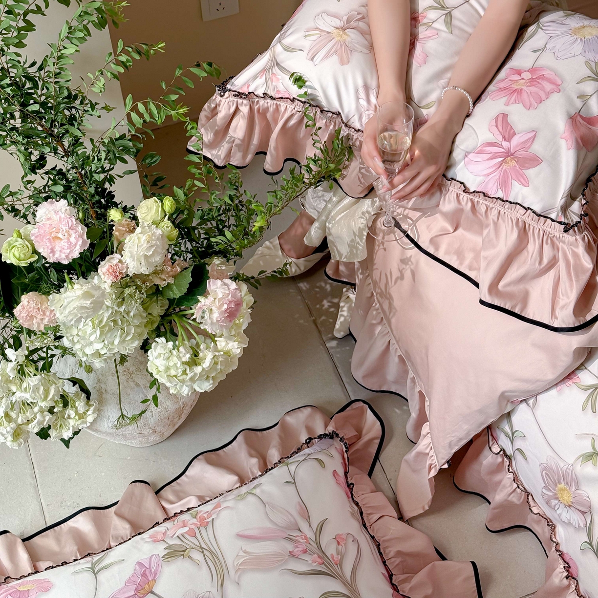 91家纺网 家纺一手货源 找家纺 优然居家纺 2025新款50支全棉纯棉印花法式双头木耳边四件套 慕斯粉