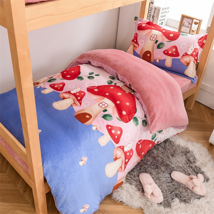 91家纺网 家纺一手货源 找家纺 宅部落 2025新款学生宿舍牛奶绒三件套宿舍三件套上下铺三件套 蘑菇小兔