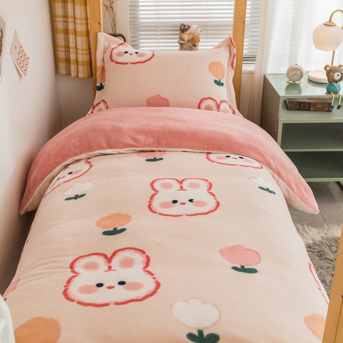 91家纺网 家纺一手货源 找家纺 宅部落 2025新款学生宿舍牛奶绒三件套宿舍三件套上下铺三件套 小兔兔