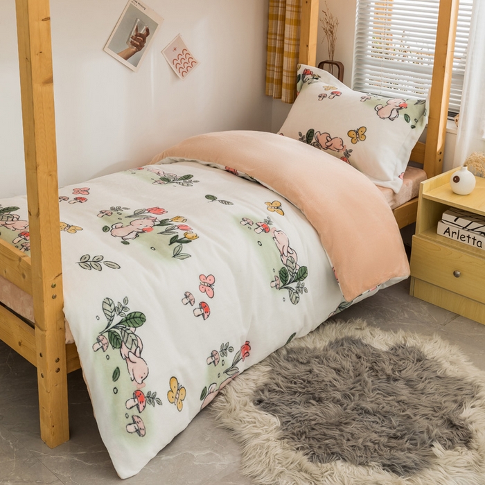 91家纺网 家纺一手货源 找家纺 宅部落 2025新款学生宿舍牛奶绒三件套宿舍三件套上下铺三件套 花丛小兔