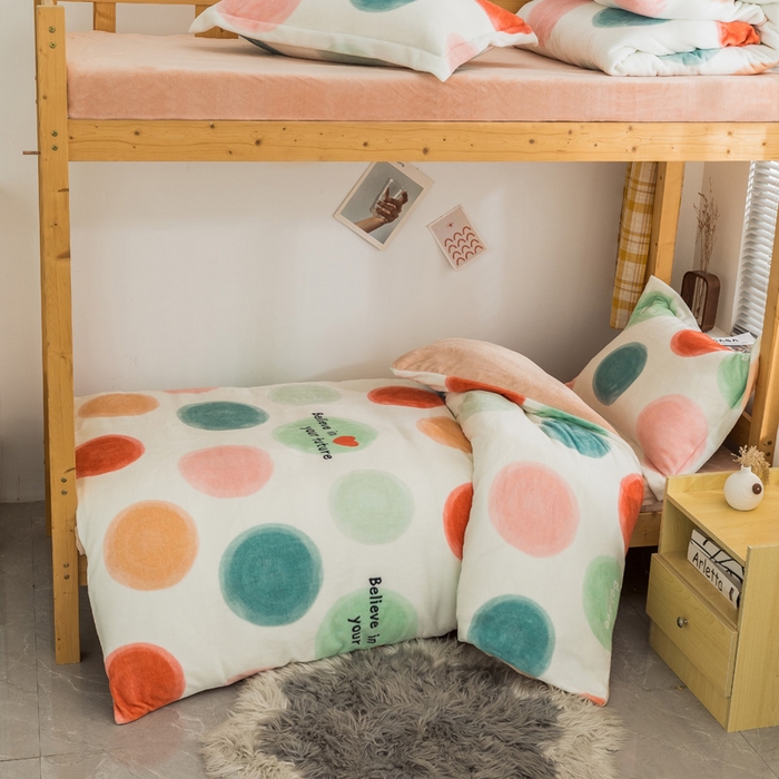 91家纺网 家纺一手货源 找家纺 宅部落 2025新款学生宿舍牛奶绒三件套宿舍三件套上下铺三件套 炫彩