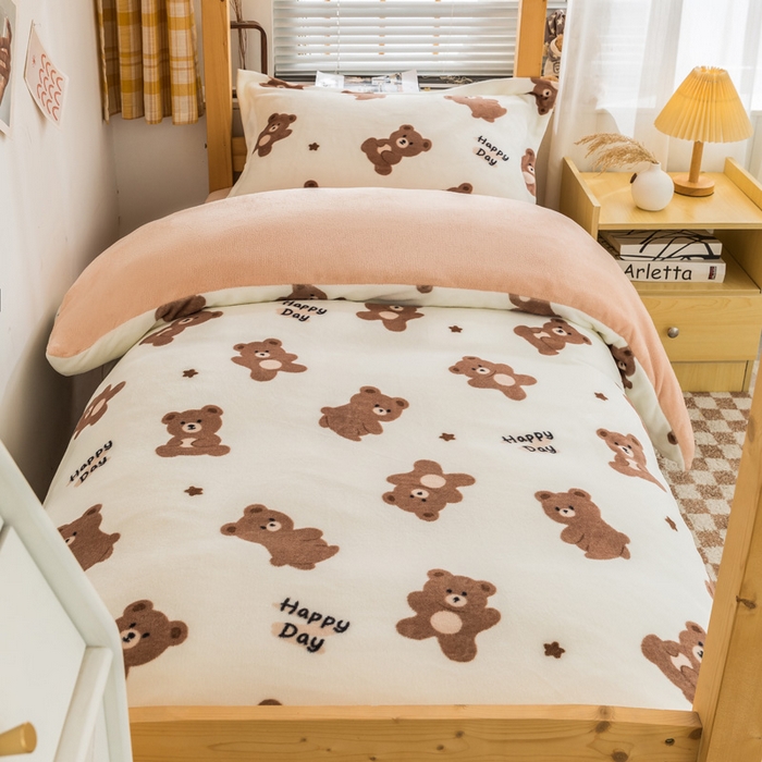 91家纺网 家纺一手货源 找家纺 宅部落 2025新款学生宿舍牛奶绒三件套宿舍三件套上下铺三件套 小棕熊