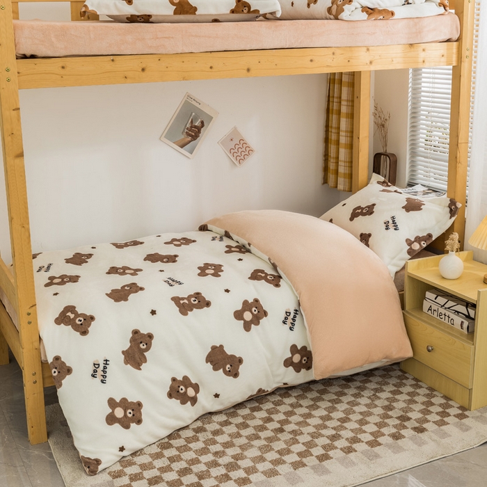 91家纺网 家纺一手货源 找家纺 宅部落 2025新款学生宿舍牛奶绒三件套宿舍三件套上下铺三件套 小棕熊