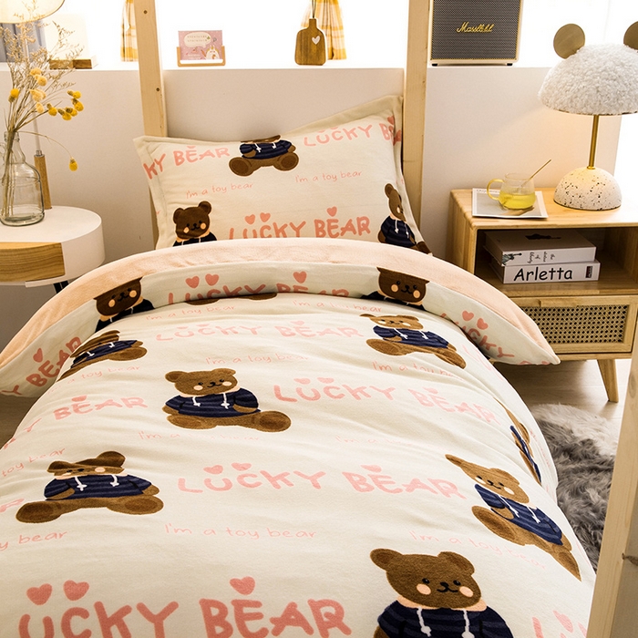 91家纺网 家纺一手货源 找家纺 宅部落 2025新款学生宿舍牛奶绒三件套宿舍三件套上下铺三件套 小睡熊