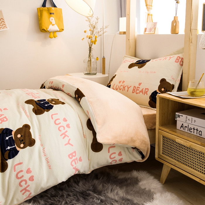 91家纺网 家纺一手货源 找家纺 宅部落 2025新款学生宿舍牛奶绒三件套宿舍三件套上下铺三件套 小睡熊