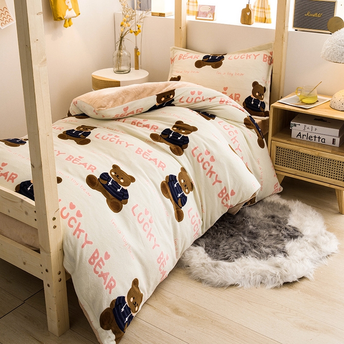 91家纺网 家纺一手货源 找家纺 宅部落 2025新款学生宿舍牛奶绒三件套宿舍三件套上下铺三件套 小睡熊