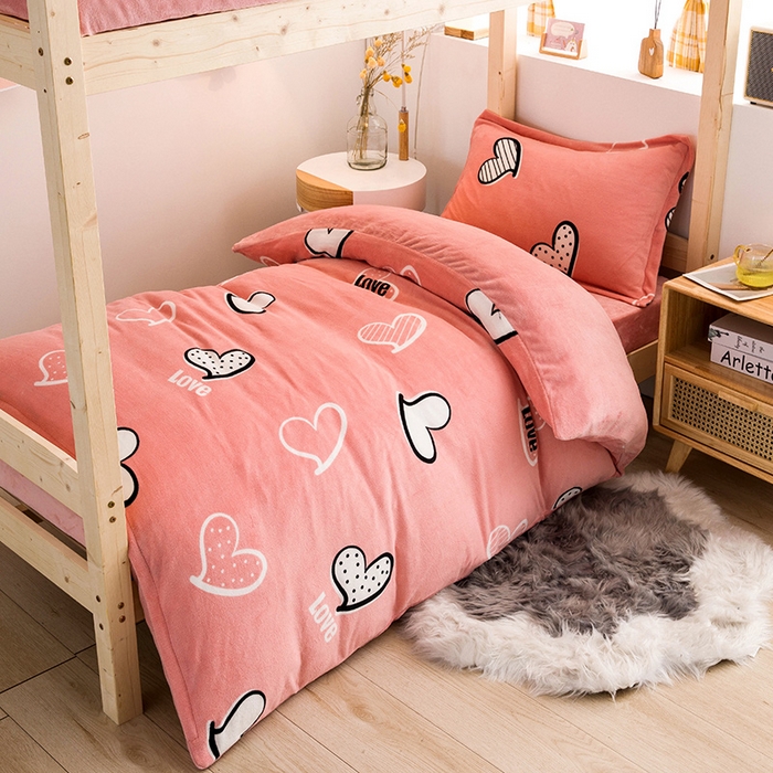 91家纺网 家纺一手货源 找家纺 宅部落 2025新款学生宿舍牛奶绒三件套宿舍三件套上下铺三件套 心动