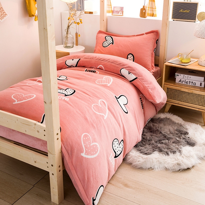 91家纺网 家纺一手货源 找家纺 宅部落 2025新款学生宿舍牛奶绒三件套宿舍三件套上下铺三件套 心动