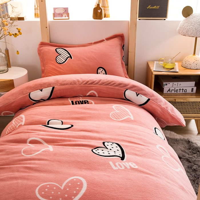 91家纺网 家纺一手货源 找家纺 宅部落 2025新款学生宿舍牛奶绒三件套宿舍三件套上下铺三件套 心动