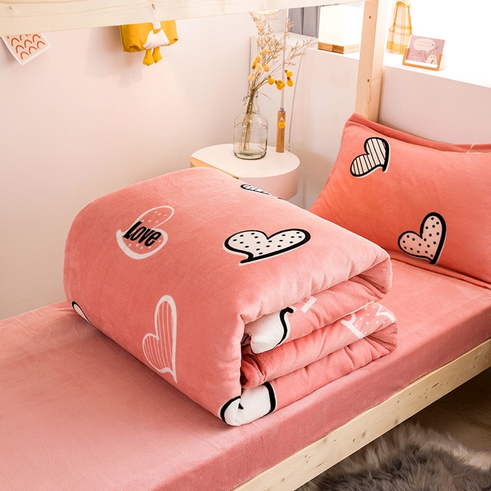 91家纺网 家纺一手货源 找家纺 宅部落 2025新款学生宿舍牛奶绒三件套宿舍三件套上下铺三件套 心动