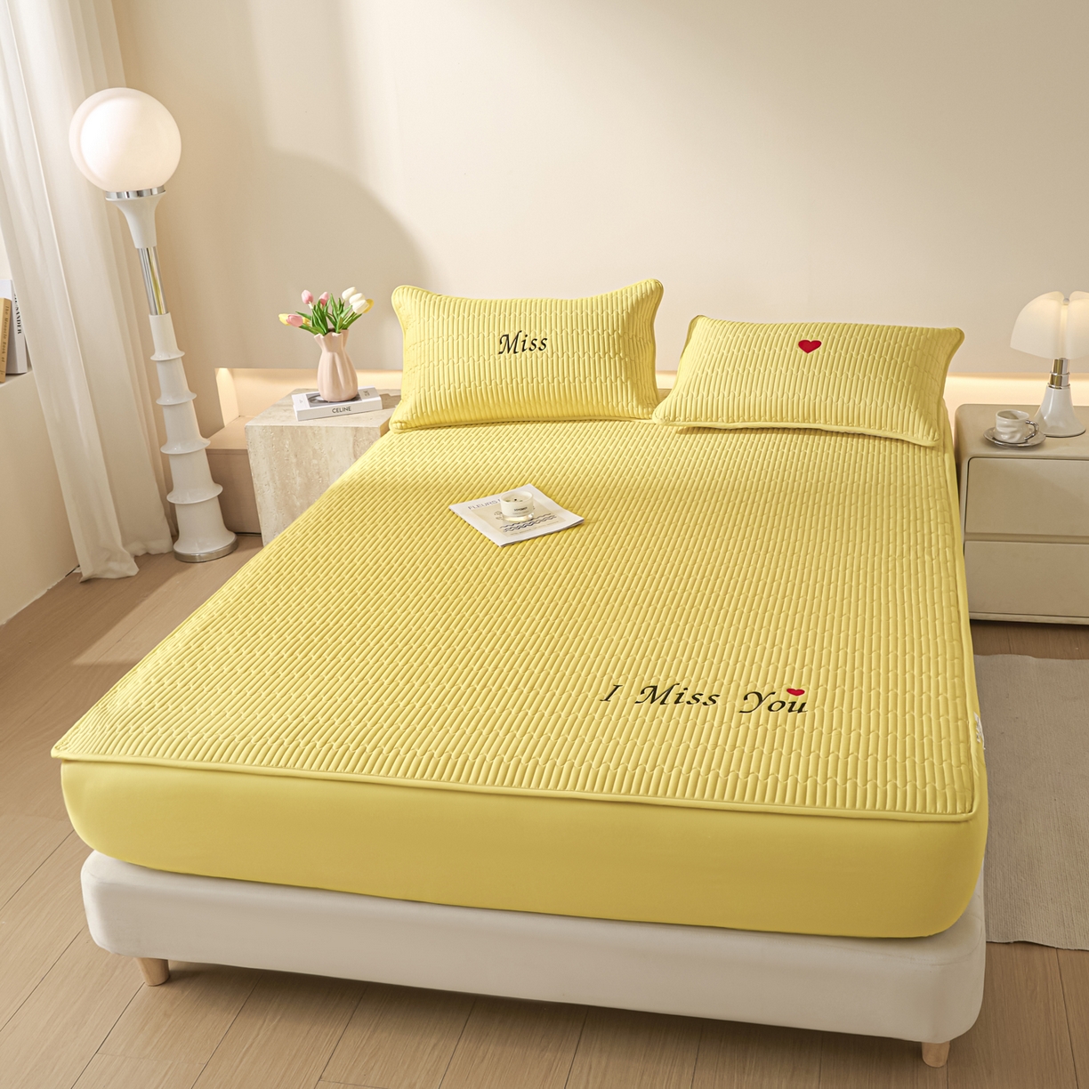 91家纺网 家纺一手货源 找家纺 卡伦家纺 2025新款A类刺绣夹棉床笠情书系列 金芒情书